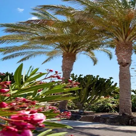 Villa Playa Blanca Sleeps 6 Pool Wifi