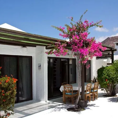 Playa Blanca Sleeps 6 Pool Wifi Villa *