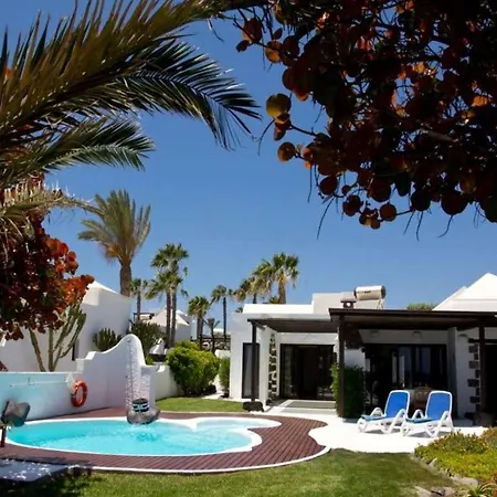 Playa Blanca Sleeps 6 Pool Wifi Villa *