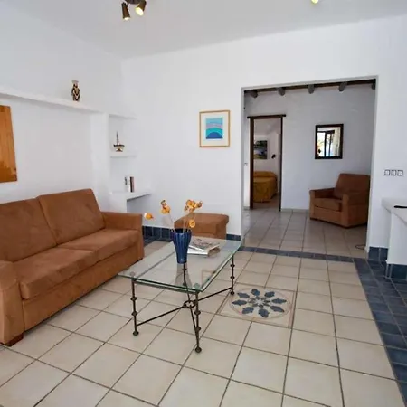 Playa Blanca Sleeps 6 Pool Wifi Villa *